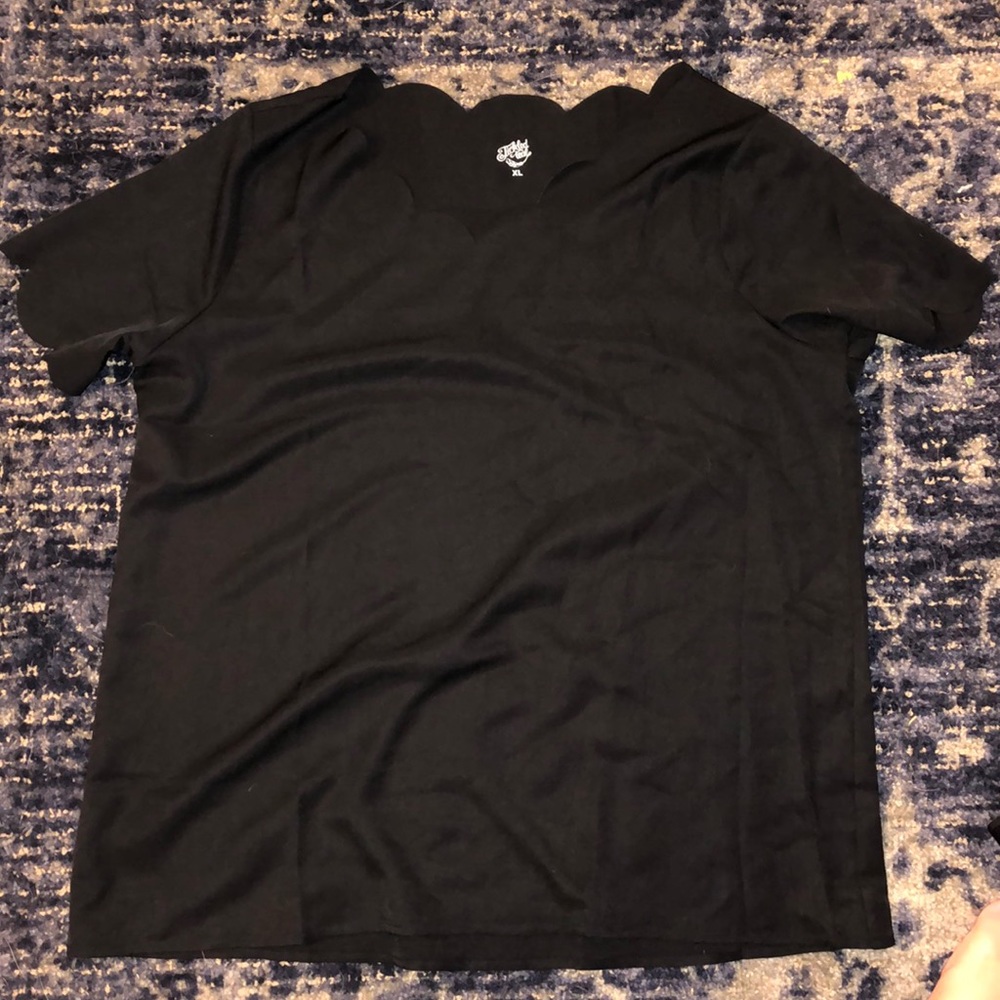 NWOT Black scalloped shirt